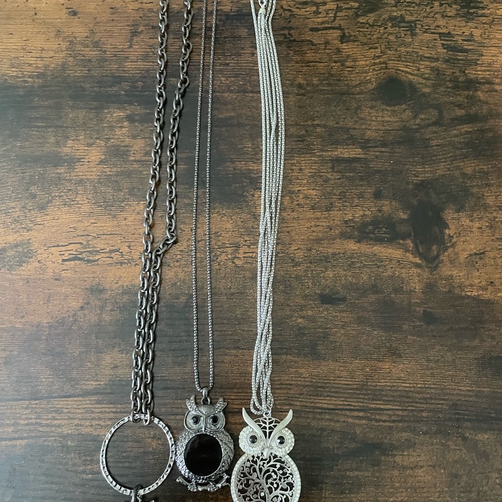 Chic Owl Pendant Necklace Set in Silver and Black